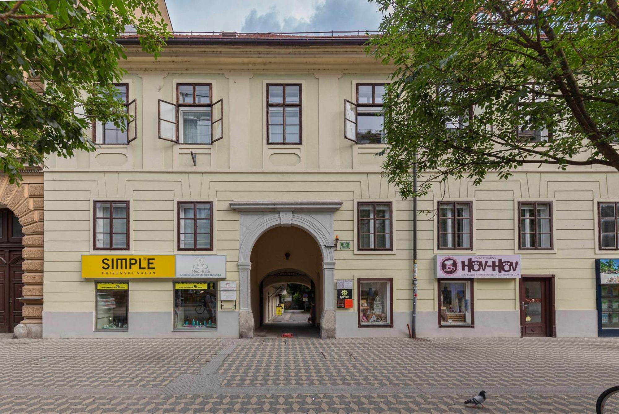 Апартаменты By The Walnut Tree Любляна Экстерьер фото